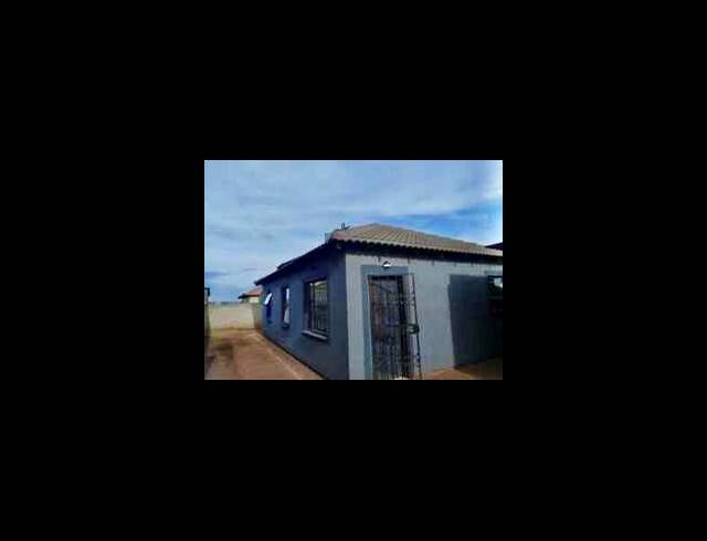 3 BEDROOM HOUSE FOR SALE IN LUFHERENG